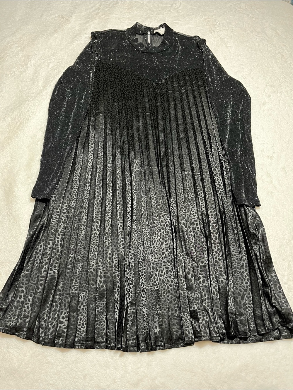 WoWo Sparkle Pleated Black Dress